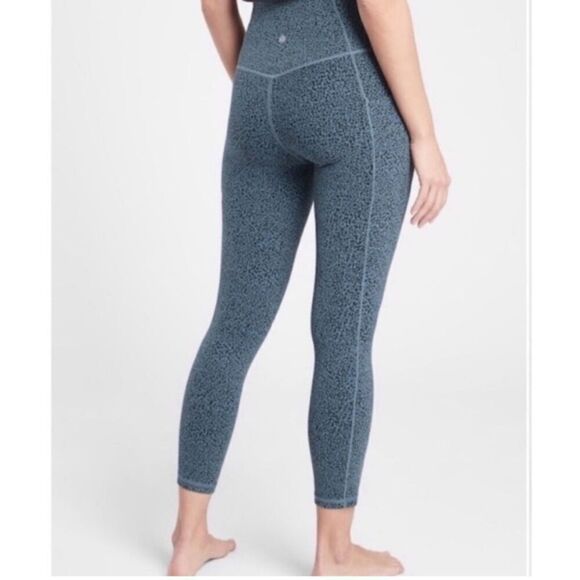 Athleta salutation textured tight in blue leopard print size S - Picture 2 of 9